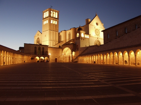 Assisi al crepuscolo
